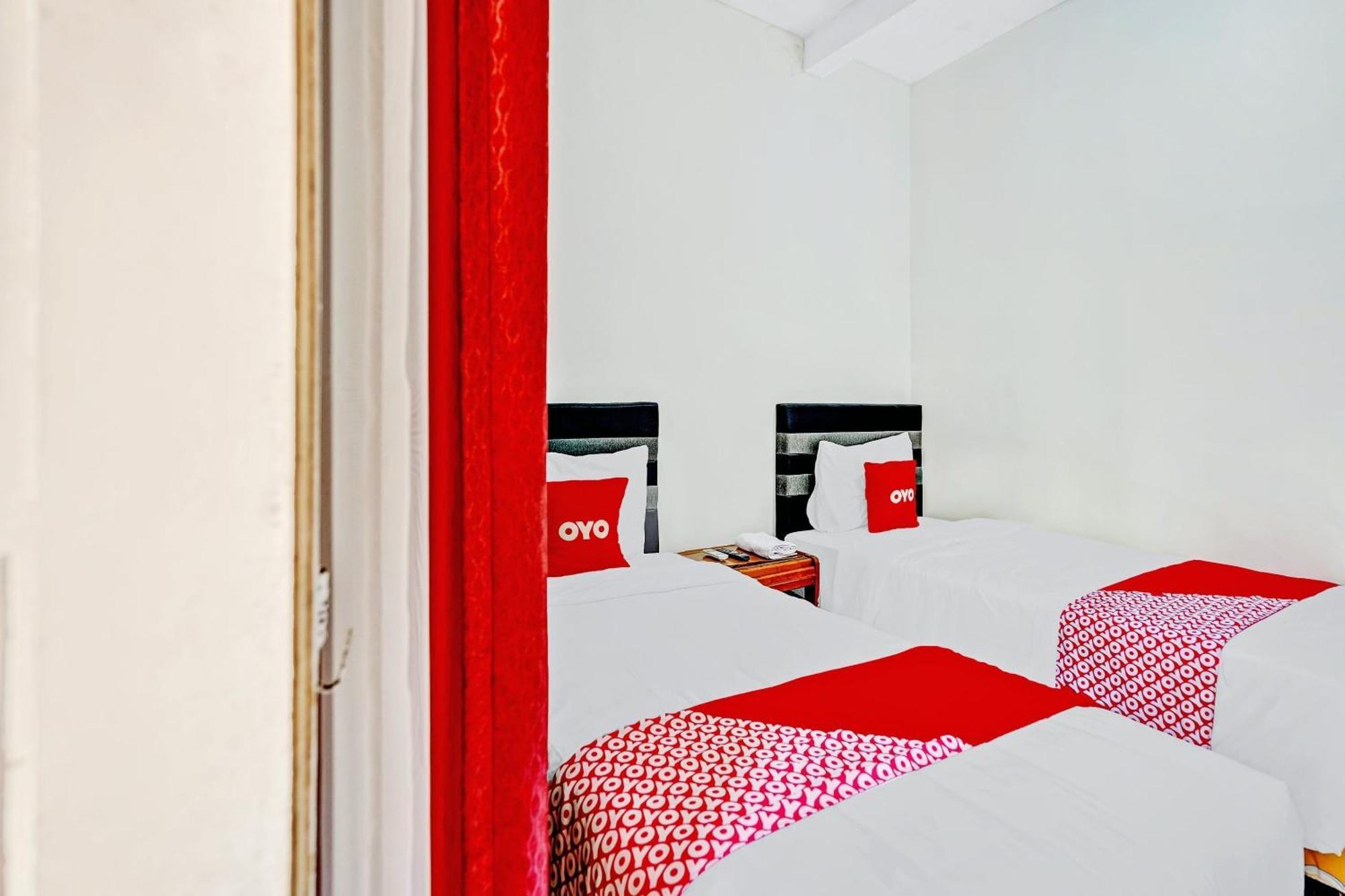 Hotel Kalimantan Surabaya Buitenkant foto